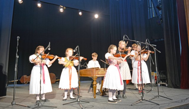 Folklorní slavnosti