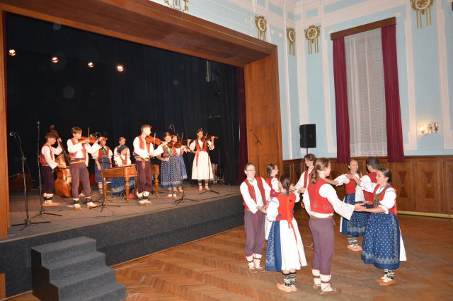 Folklorní slavnosti